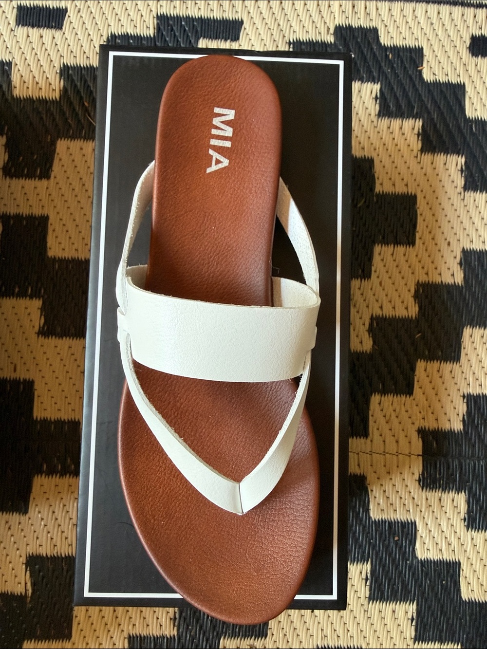 Mia & Tess Mariah White Sandals NIB